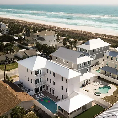 The Taj Of The Gulf! Luxury Beach Mansion! Sleeps 37, Private Pool & Hot Tub, Putting Golf